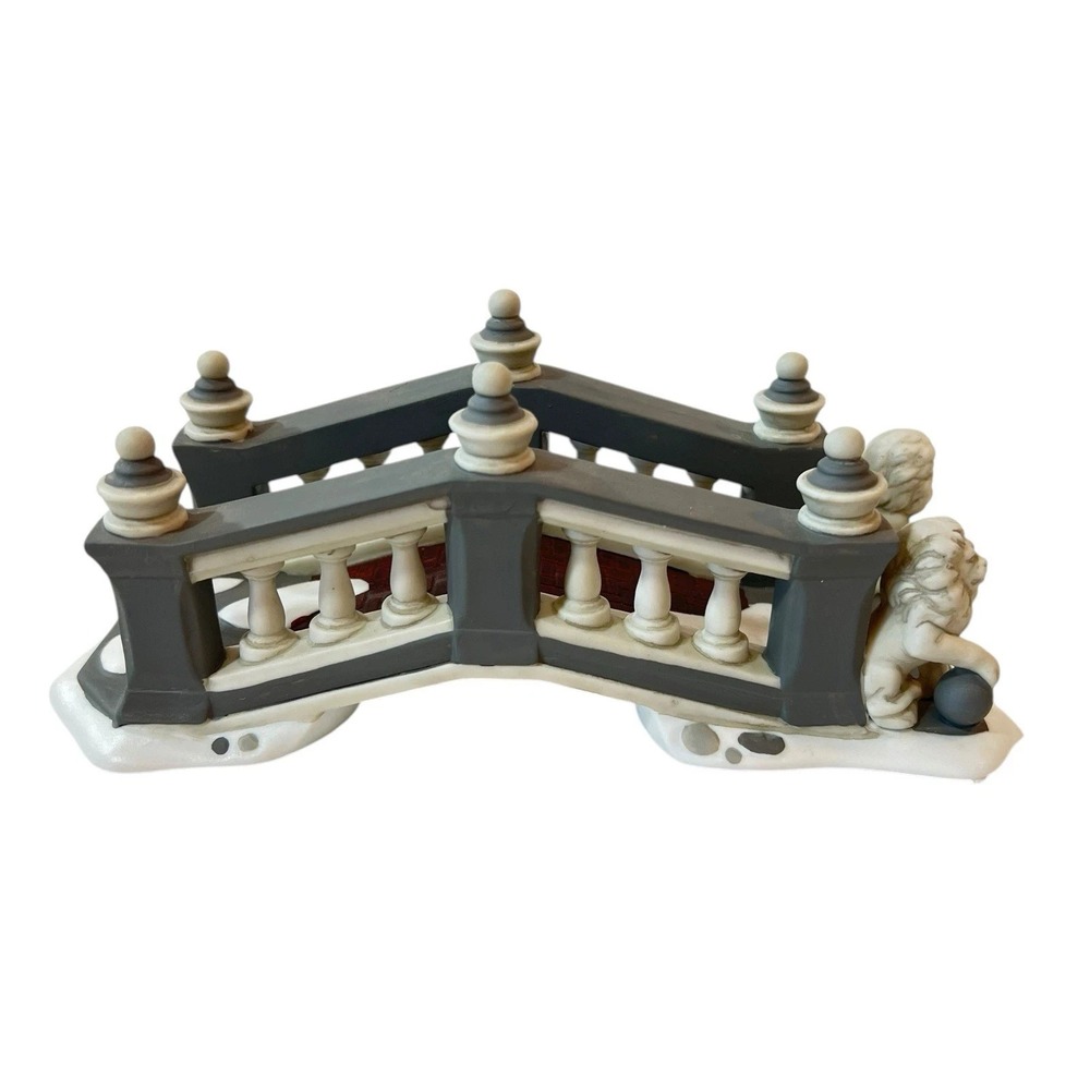 DEPT 56 HERITAGE VILLAGE‎ COLLECTION LIONHEAD BRIDGE - RETIRED